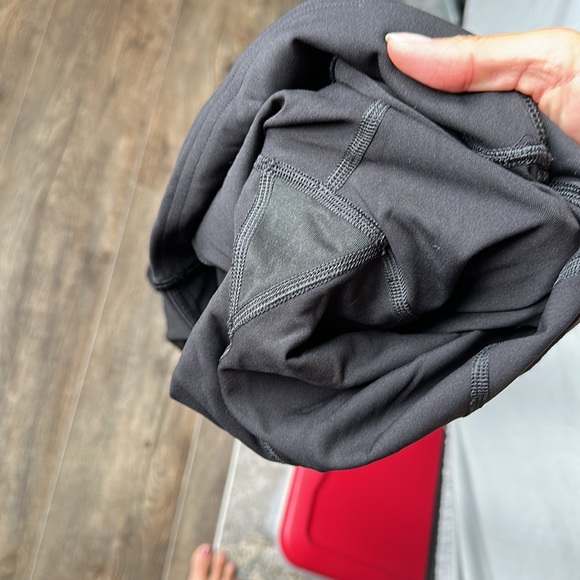 Lululemon running crops reflective Sz 6 - Picture 6 of 6